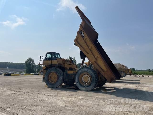 CAT 777D ساحبات مفصلية