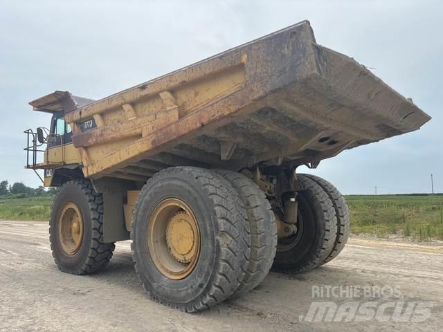 CAT 777D ساحبات مفصلية