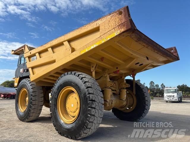 CAT 777E ساحبات مفصلية
