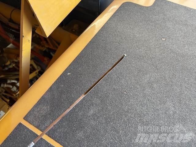 CAT 777E ساحبات مفصلية