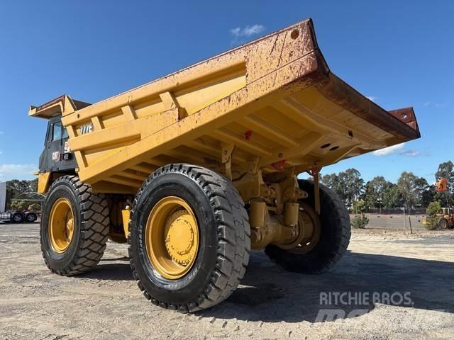 CAT 777E ساحبات مفصلية