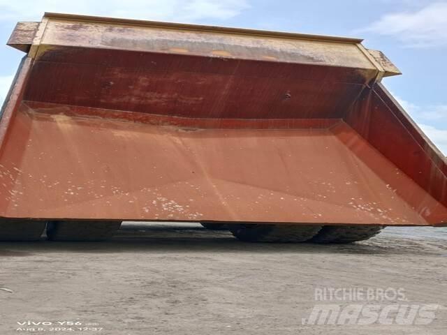CAT 777E ساحبات مفصلية