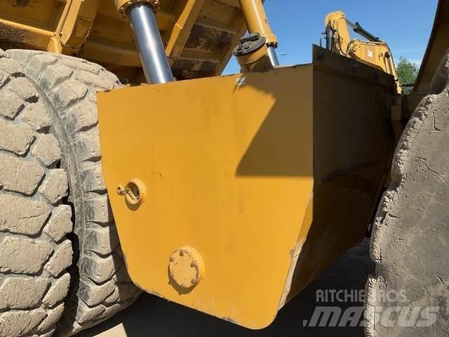 CAT 777F ساحبات مفصلية
