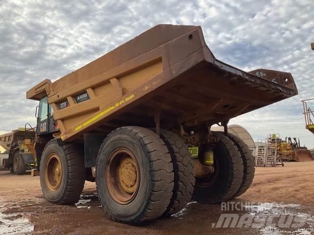 CAT 777F ساحبات مفصلية