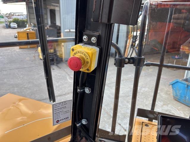 CAT 844 بلدوزرات بعجلات