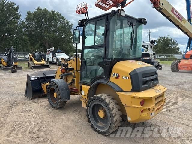 CAT 903D لوادر بعجل