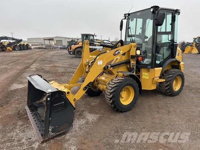 CAT 903D لوادر بعجل