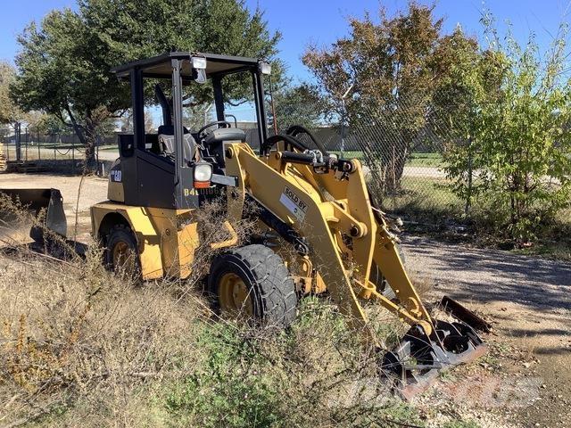 CAT 904B لوادر بعجل