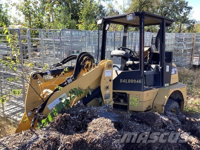 CAT 904B لوادر بعجل