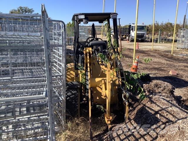 CAT 904B لوادر بعجل