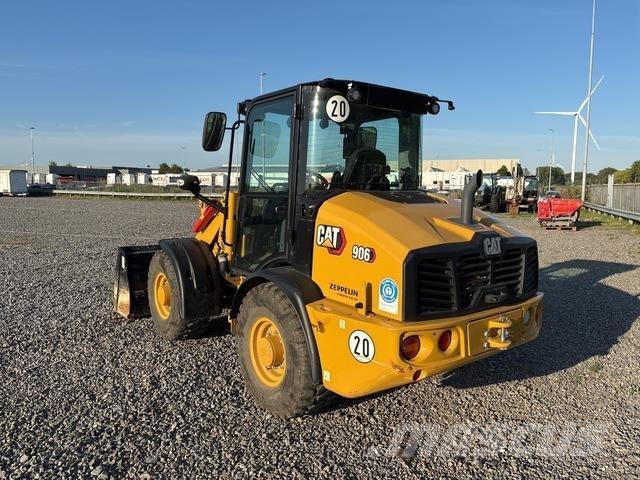 CAT 906 لوادر بعجل