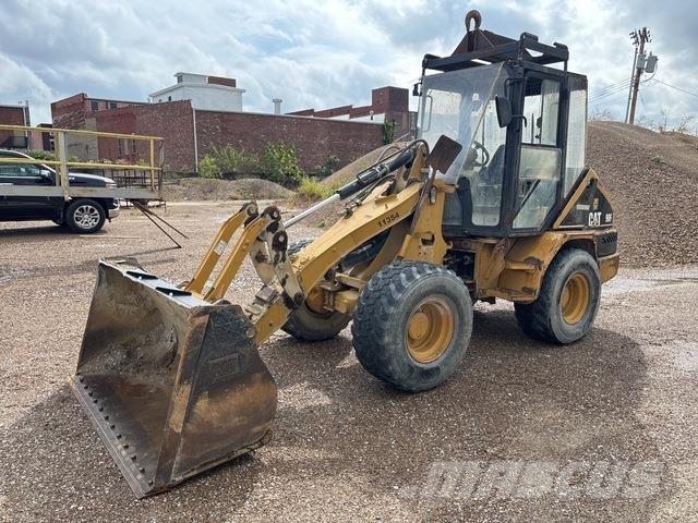 CAT 906 لوادر بعجل
