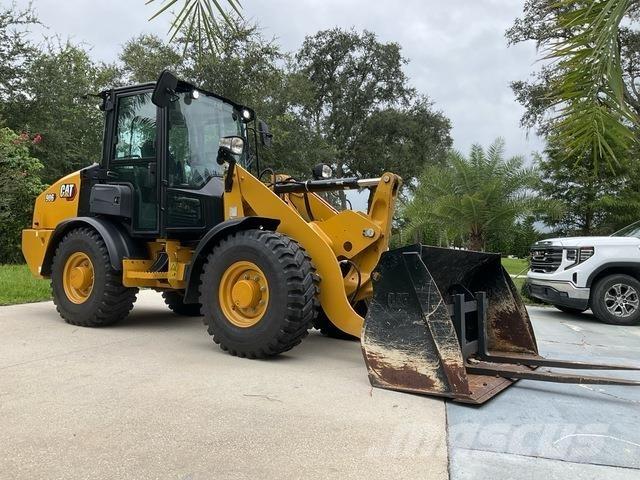 CAT 906 لوادر بعجل