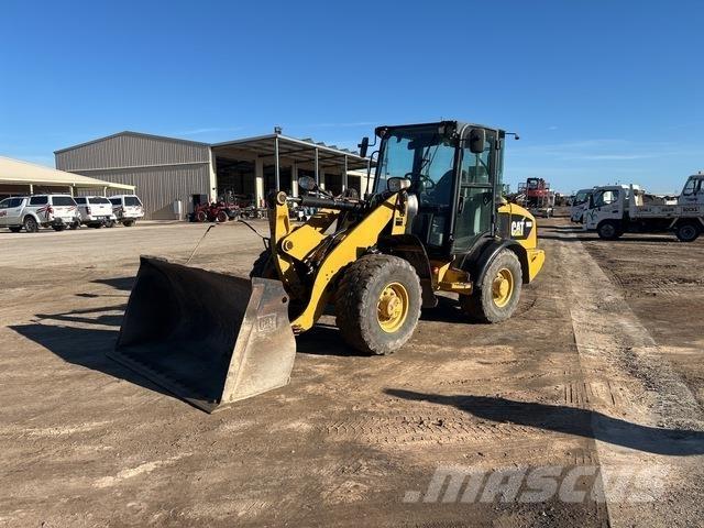 CAT 906H لوادر بعجل