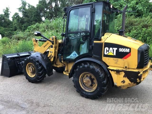 CAT 906M لوادر بعجل