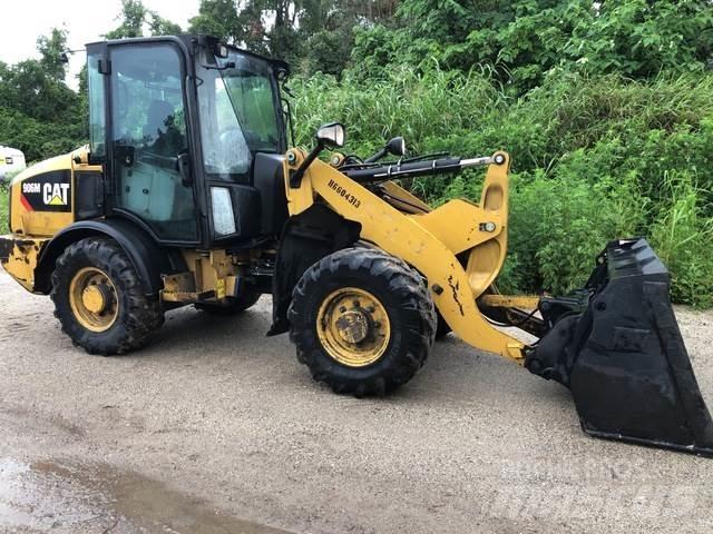 CAT 906M لوادر بعجل