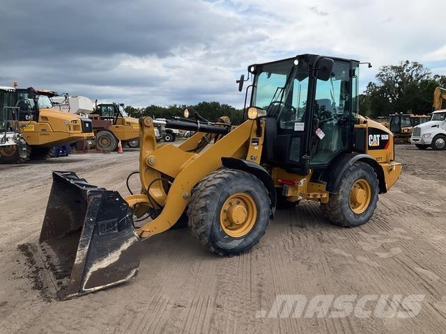 CAT 906M لوادر بعجل