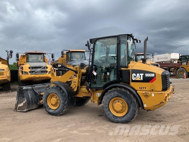 CAT 906M لوادر بعجل