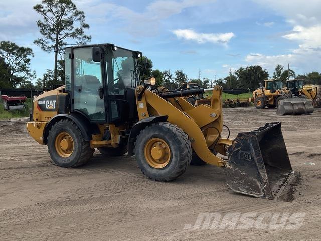 CAT 906M لوادر بعجل