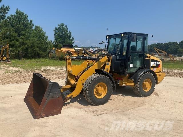 CAT 906M لوادر بعجل