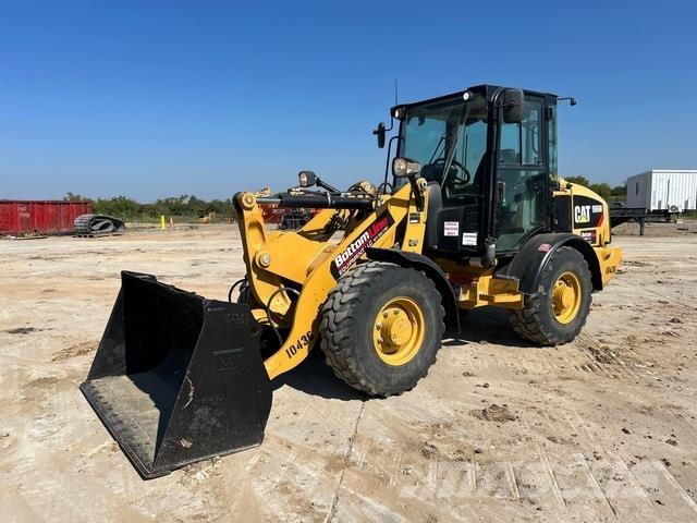 CAT 906M لوادر بعجل