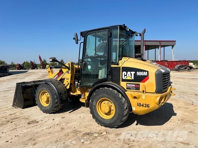 CAT 906M لوادر بعجل