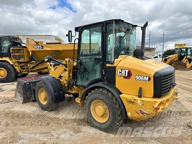 CAT 906M لوادر بعجل