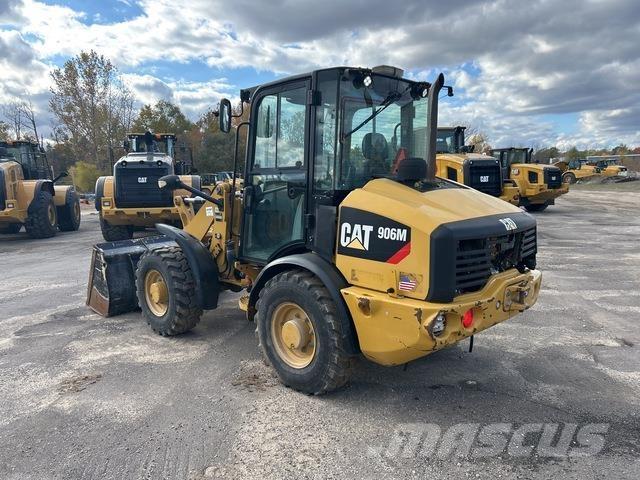 CAT 906M لوادر بعجل