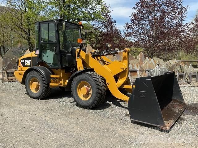 CAT 907H لوادر بعجل