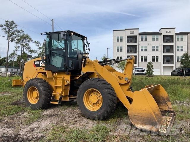 CAT 910M لوادر بعجل