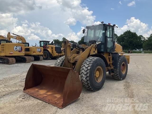 CAT 920 لوادر بعجل