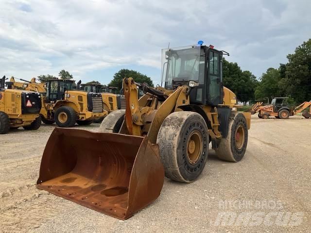 CAT 920 لوادر بعجل