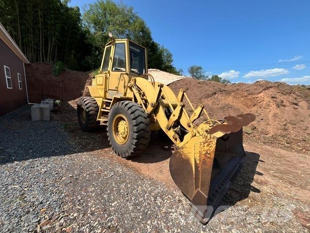 CAT 920 لوادر بعجل