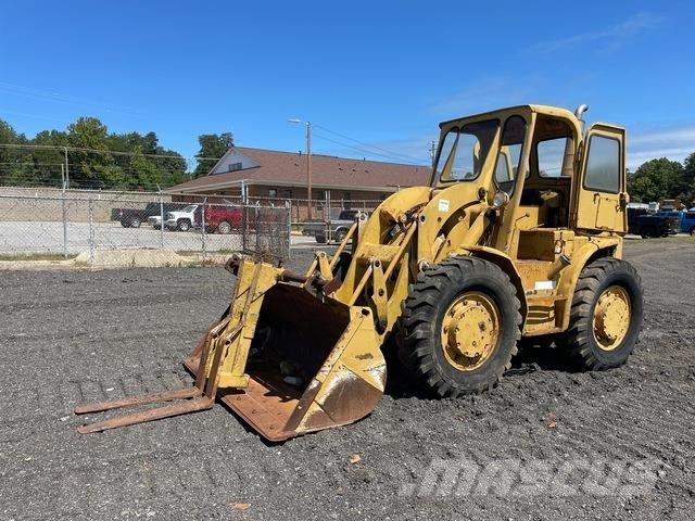 CAT 922 لوادر بعجل