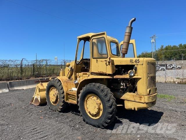 CAT 922 لوادر بعجل