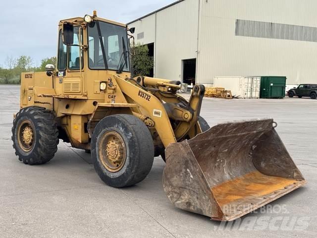 CAT 926 لوادر بعجل