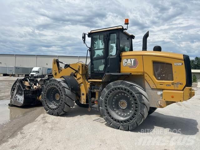 CAT 926 لوادر بعجل