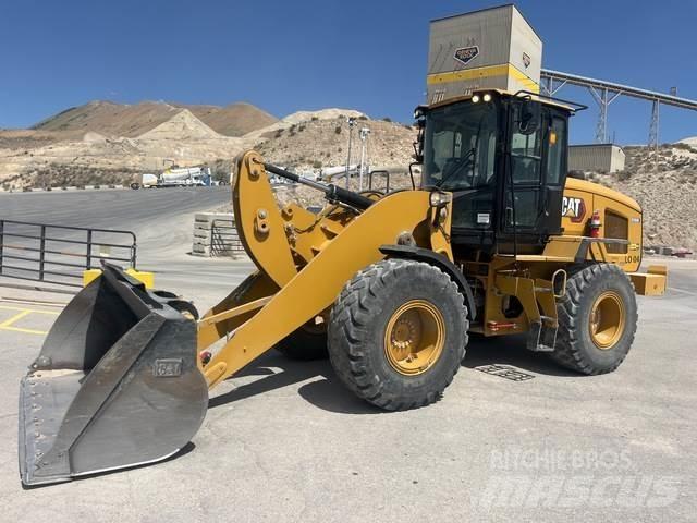 CAT 926M لوادر بعجل