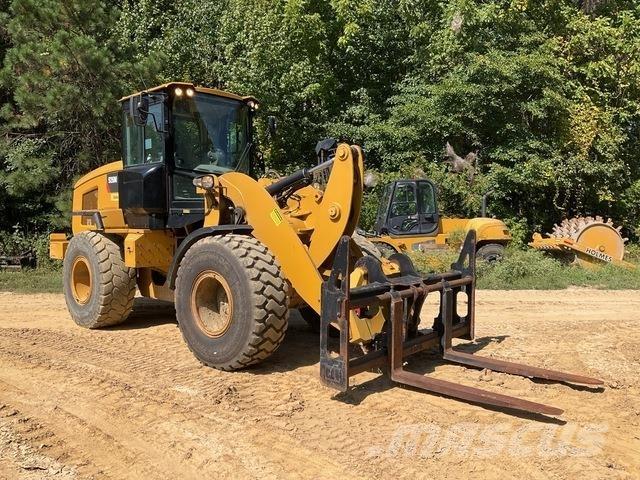 CAT 926M لوادر بعجل