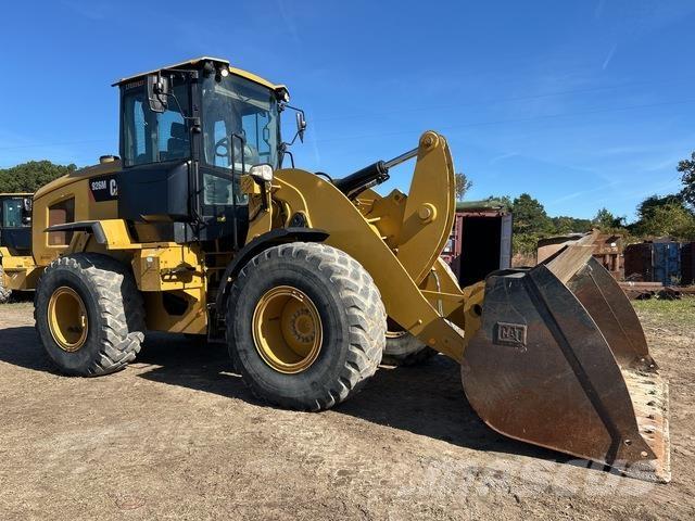 CAT 926M لوادر بعجل