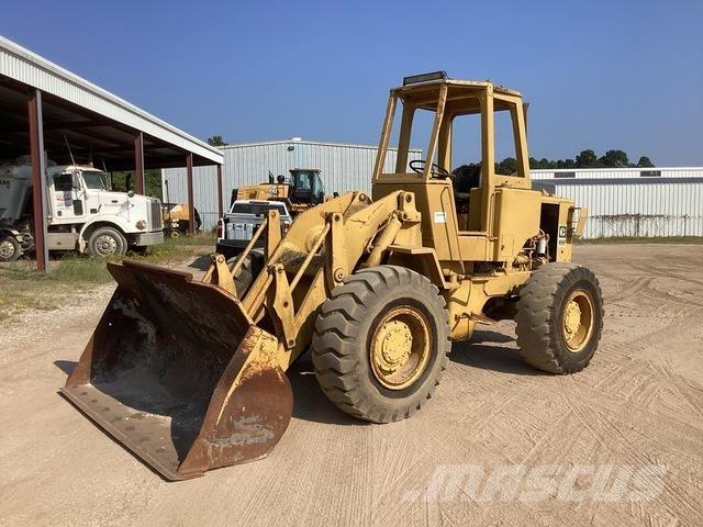 CAT 930 لوادر بعجل