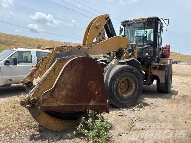 CAT 930M لوادر بعجل