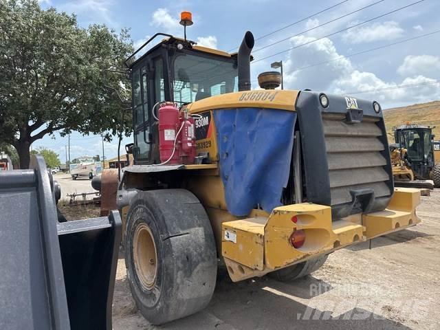 CAT 930M لوادر بعجل