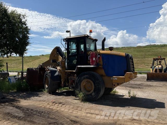CAT 930M لوادر بعجل