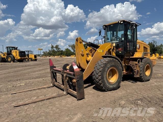 CAT 930M لوادر بعجل