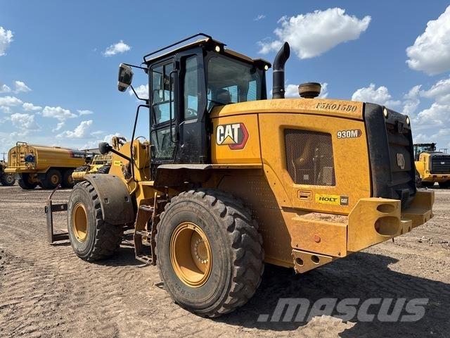 CAT 930M لوادر بعجل