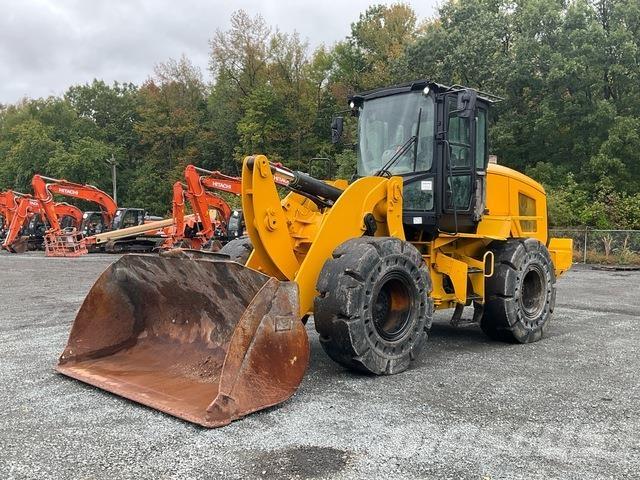 CAT 930M لوادر بعجل