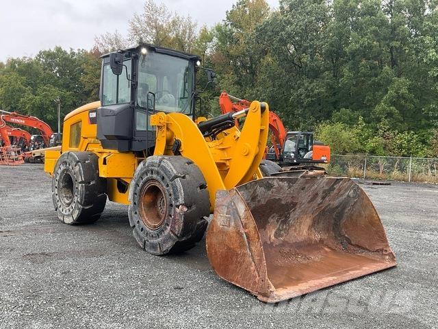 CAT 930M لوادر بعجل