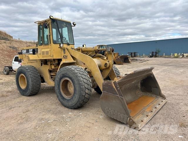 CAT 936F لوادر بعجل