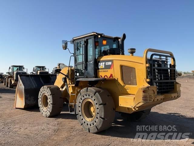 CAT 938M لوادر بعجل
